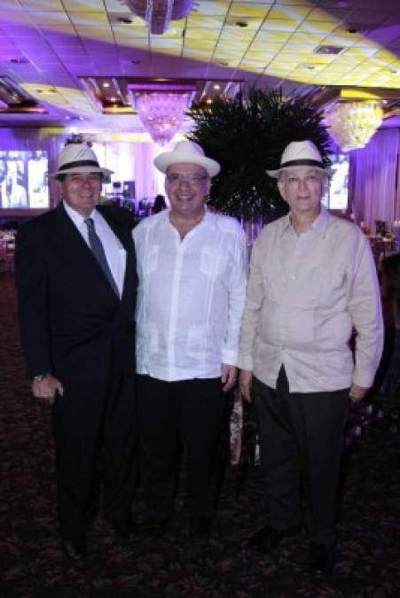 Carlos Enrique Rivera, Víctor Kawas y Max Quezada.