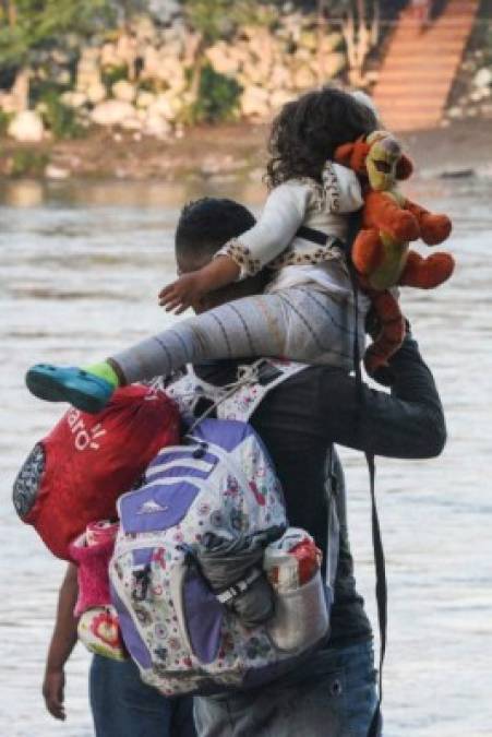 El presidente estadounidense Donald Trump advirtió a los miembros de la caravana que pidan asilo en México, ya que su Gobierno hará lo posible para que no ingresen a territorio de EEUU.