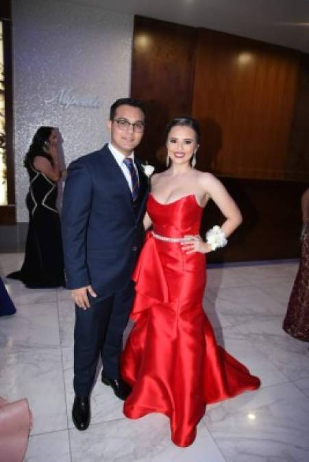 Carlos Funes y Ashley Cartagena.