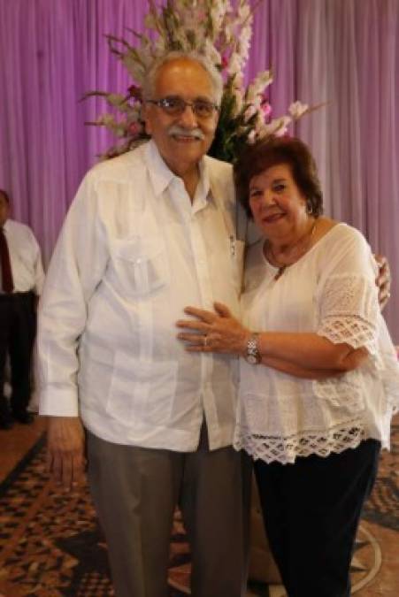 Marco y Mary Ann Raudales.