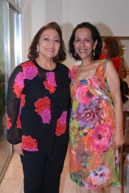 Sonia López y Lorette Kawas.
