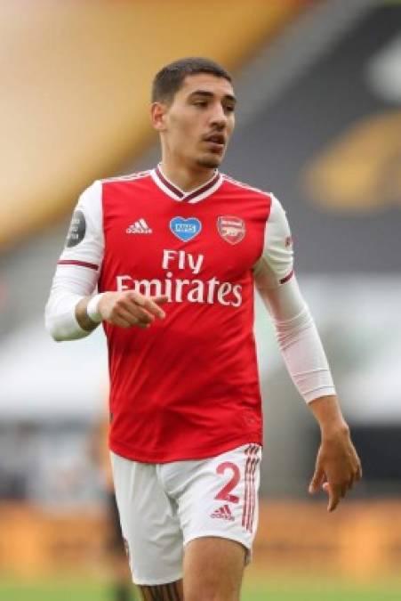 El jugador español Héctor Bellerín ha sido fichado por el París Saint Germain, a falta de confirmación oficial, según diarios españoles. El PSG necesita un lateral derecho tras la marcha de Thomas Meunier al Borussia de Dortmund y el jugador del Arsenal es el favorito para sustituirle.