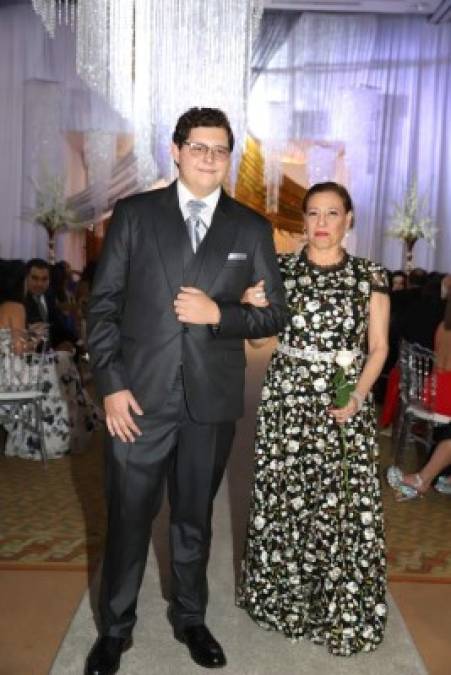 John Henry y Johana Argueta.