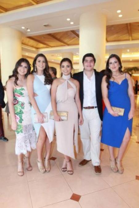 Valeria Yllescas, Emily, Marielle, José y Paulina Hawit.