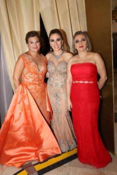 Aline Flores, Sonia Paz y Gabriela Sacasa.