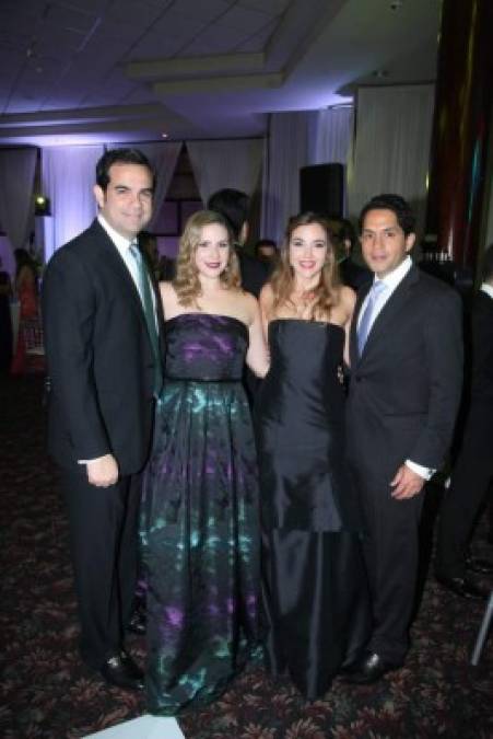 Rubén y Zobeida Alemán con Katia y René Moreno.