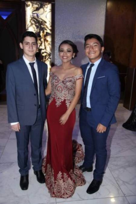 Jeremy Urquía, Jeymi Flores y Jorge Díaz.