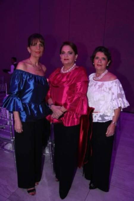 Victoria Alejandra, Carmen Irene y Margarita Pineda.