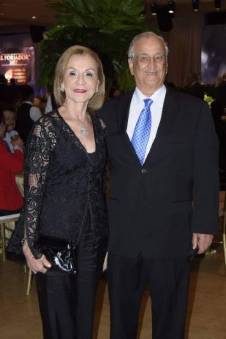 Gloria y MIchel Hawit.