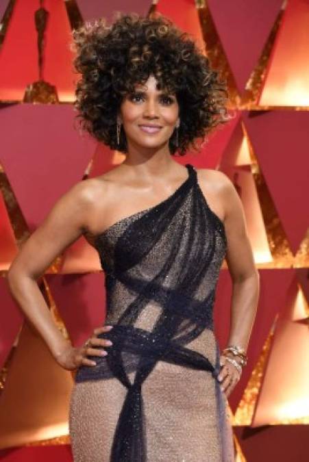 La reconocida y talentosa Halle Berry con un peinado que llamó la atención.