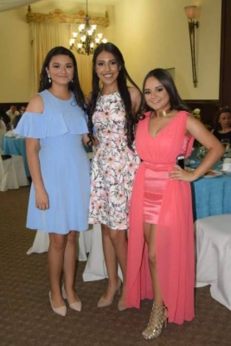 Mónica Mejía, Diana Dubón y Seskia Erazo.