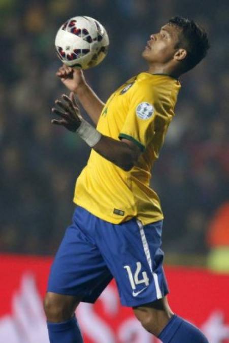 Thiago Silva también es otro futbolista brasileño que cree en Dios.