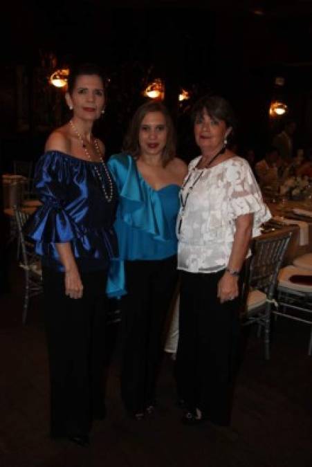 Víctoria Alejandra Pineda, Claudia Padilla y Tita Coello.