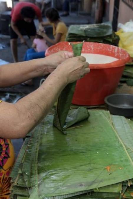 En esta calle son varias las familias que han hecho de la producción de tamales un negocio de generación en generación.