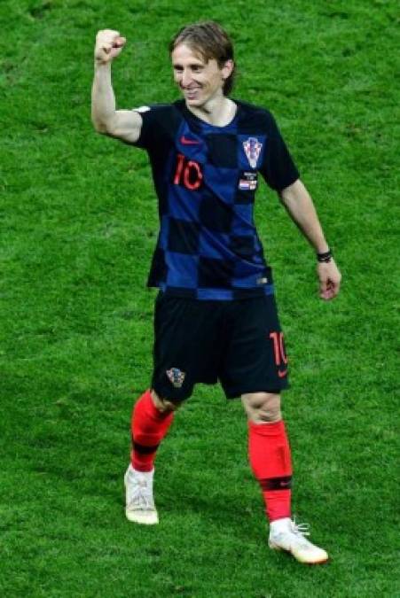 Modrić debutó con la selección absoluta de Croacia el 1 de marzo de 2006 en un amistoso ante Argentina que culminó empatado 2-2.