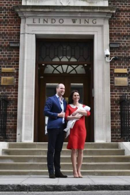 El Príncipe William reveló que la Princesa Charlotte y el Príncipe George están 'encantados' con la llegada de su hermano pequeño, que nació a las 11.01 a. M.