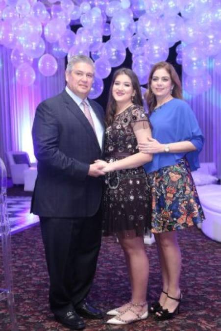 Juan Carlos, Amanda María y Ruth Marie Sabillón.