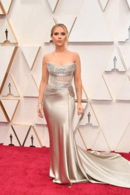 La guapísima Scarlett Johansson brilla en la alfombra roja de los Premios Óscar 2020. Tiene dos nominaciones, por las películas 'Jojo Rabbit' e 'Historia de un matrimonio'. Hoy podría ser su gran noche.