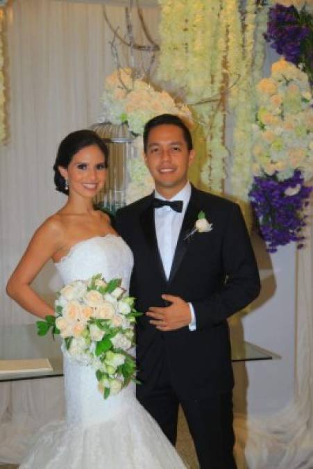 Daniela Ferrufino y Jonathan Park celebraron en un banquete lleno de alegría y amigos.