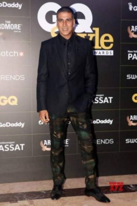 Akshay Kumar (51) es uno de los actores más prolíficos de Bollywood habiendo realizado más de 100 films. Su destreza en las artes marciales le ha ganado el mote del 'Jackie Chan Indio'.<br/><br/>Akshay Kumar y Priyanka protagonizaron varias películas juntos entre 2003 y 2005.