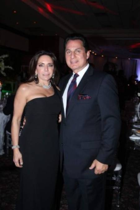 Sandra y Mario Canahuati.