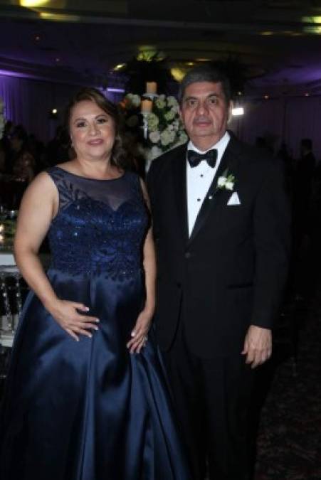 Mayra y José Luis Vallecillo.