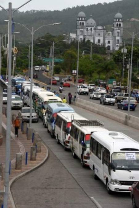 <br/>En la movilización se observaron pancartas exigiendo al Gobierno que cumpla con sus demandas.<br/>