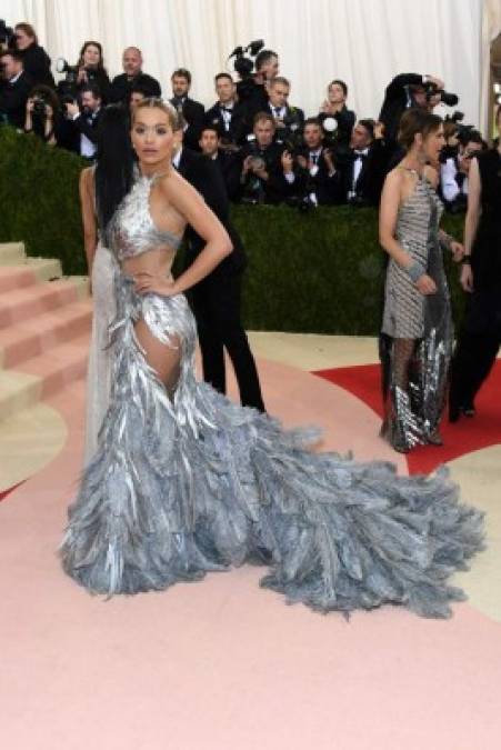 La cantante Rita Ora en un Vera Wang.