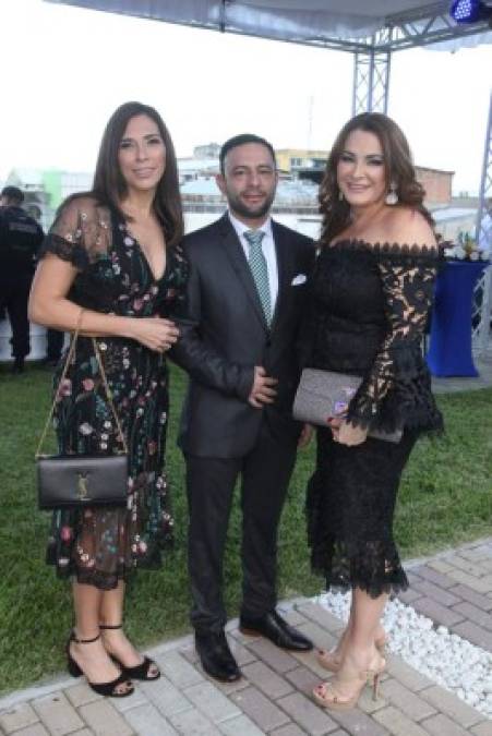 Claudia Noriega, Mauricio Pineda y Ligia Hall.