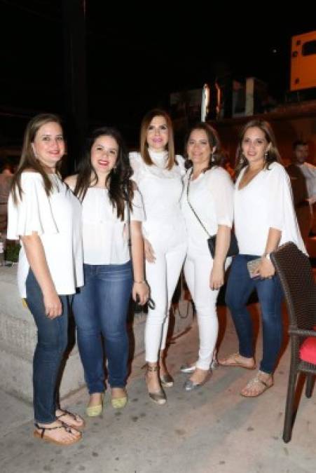 Adela Colón, Fabiola Milla, Tania Atala, Claudia Cardona y María Martha Colón.