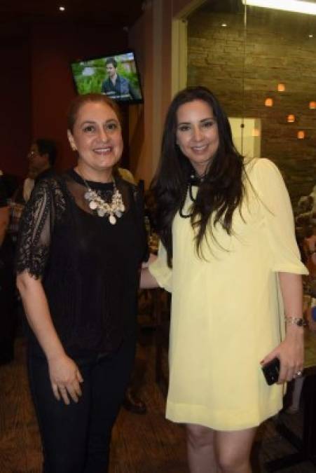 Samia Jarufe y Gabriela Paredes.