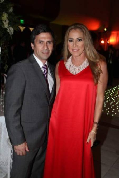 Carlos Adorni y Katia Ayala.