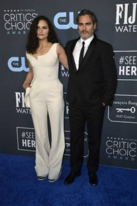 El actor Joaquin Phoenix junto a su hermana Rain Phoenix.