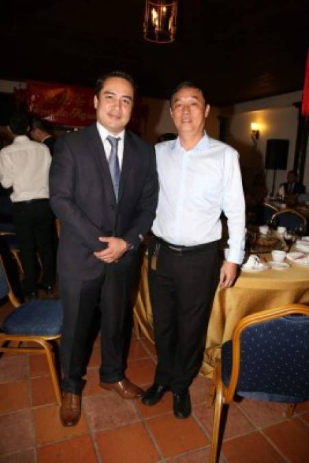 Guillermo Velásquez y Jerry Han.