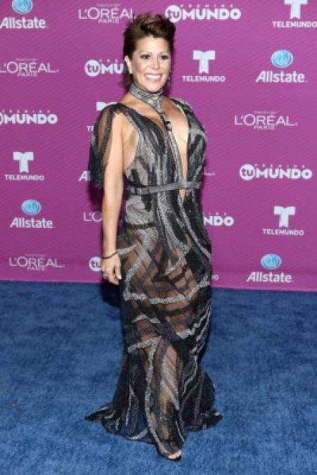 Alejandra Guzmán. La rockera mexicana impuso su estilo con un vestido en tela transparente confeccionado a la medida para la ocasión y zapatos de Giuseppe Zanotti.