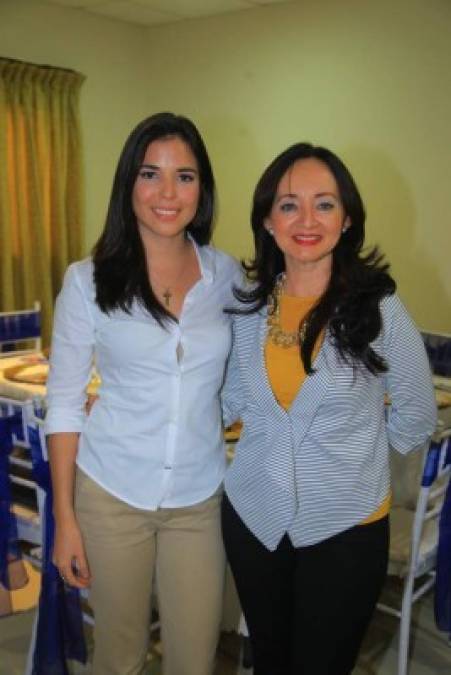 Ariela Ayala y Claudia Mejía.