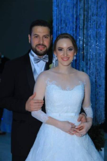 Laura & German <br/>La boda Mejía Reynaud tuvo un ambiente de lujo en el centro de convenciones Copantl. La misa de esponsales fue en el templo María Reina del Mundo.