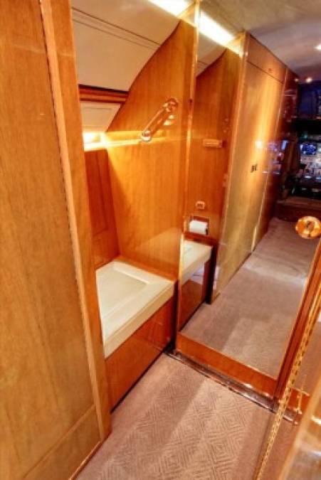 El interior del avión de Messi es puro lujo.