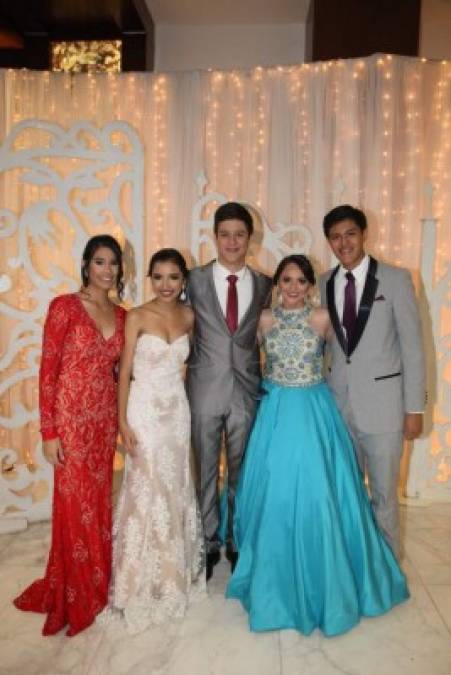 Patricia Cerrato, Natalie Cruz, Nestor Umaña, Mireya López y Carlos Lara.