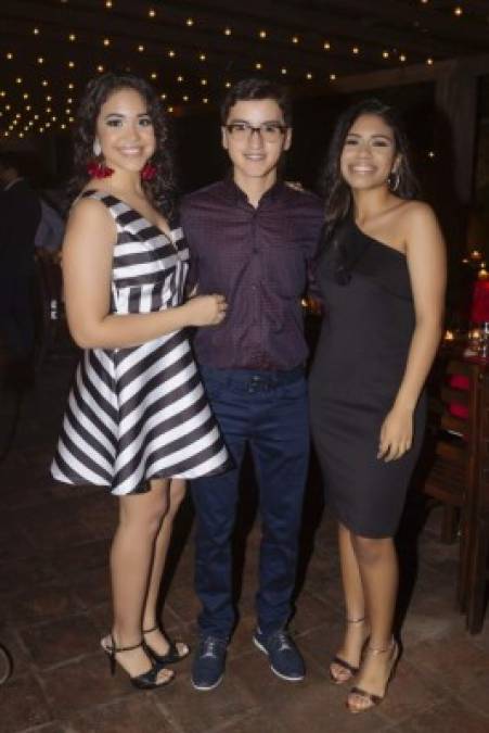 Vivian Rivera, Isaac Espinoza y Daniella García.