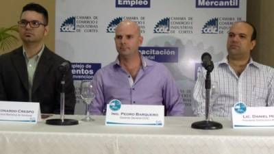 Leonardo Crespo, Pedro Barquero gerente general de la Cámara de Comercio e Industrias de Cortés y el empresario Daniel Hode informaron detalles del evento.