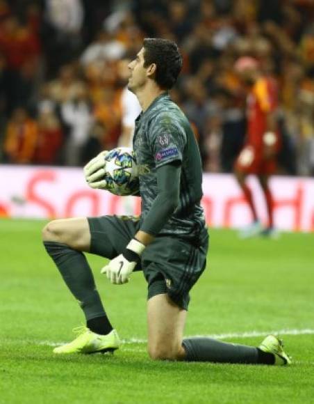 El portero belga Courtois fue la figura del Real Madrid en Estambul ya que detuvo tres disparos que iban a gol.