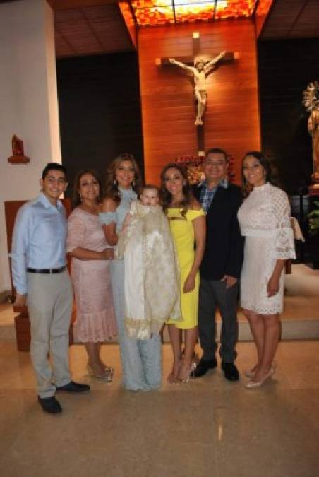 Sergio Villar, Sonia López, Ericka Morales, Sebastián Camarena, Karla Villar, Roberto López y Vanessa Camarena.