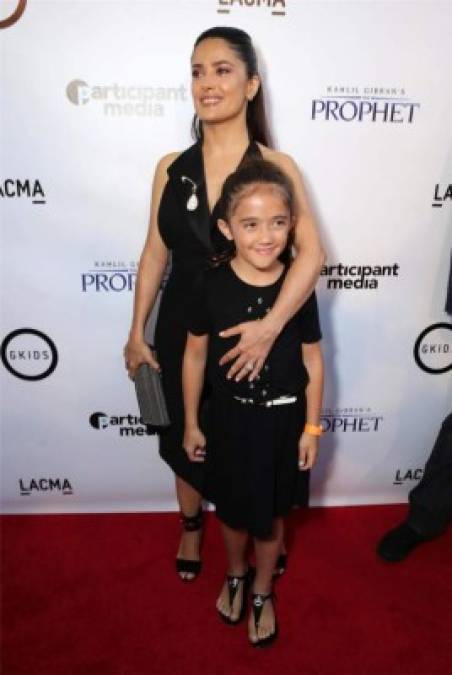 El mundo de Hollywood no ha sido nada fácil ni para la actriz, ni para su pequeña. Ambas han recibido insultos racistas por su ascendencia. <br/><br/>En 2015 Salma reveló: 'Recientemente mi hija fue insultada por otro niño. Insultos racistas. Intenté amablemente hacer que el otro niño se callara, pero no había manera. Y su madre no intentó hacer nada para pararle, me pareció todo una locura. Tuve que tomar a mi hija de la mano y marcharme de allí para que la situación no empeorara', dijo la mexicana en una entrevista a la revista francesa Society.<br/><br/>