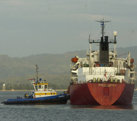 A la espera del primer barco de Petrocaribe