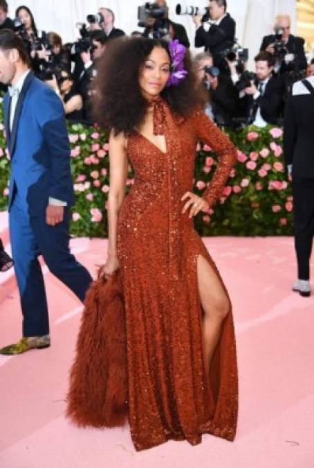 Zoe Saldana brilló en un vestido de Michael Kors.