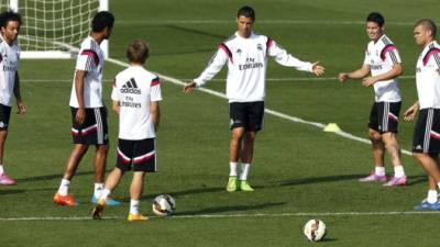 El portugués Cristiano Ronaldo volvió a entrenar junto al resto de sus compañeros.