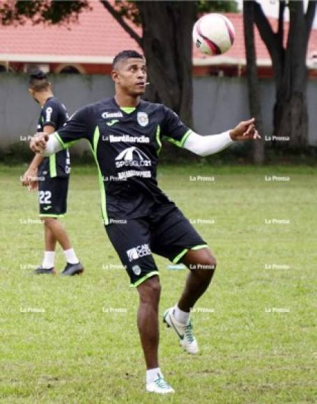 “Vengo a aportar lo que yo sé, mi experiencia, sabiendo que se juega la Concachampions, un torneo que me ilusiona, también salir campeón de la Liga Nacional”, dijo el delantero hondureño.