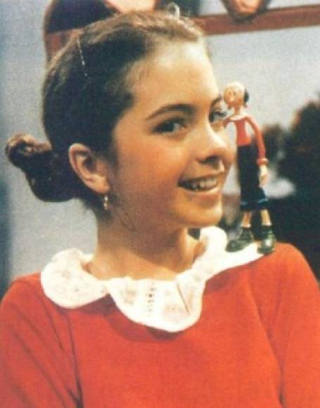 Uno de sus actuaciones más recordadas fue como Olivia, la novia de Popeye en la serie infantil Chiquilladas. En 1982, a la edad de 13 años, grabó su primer álbum Te prometo, del cual se desprenden canciones como 'Viernes' la cual sonó por todo México, alcanzando ventas por más de 150.000 mil copias en México y Estados Unidos.