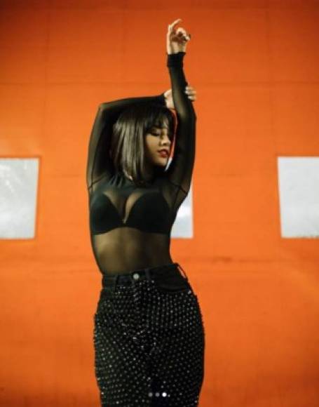 En el 2017, la cantante provocó furor en los medios y en las redes sociales debido al lanzamiento de la canción que ahora la tiene en la cima.